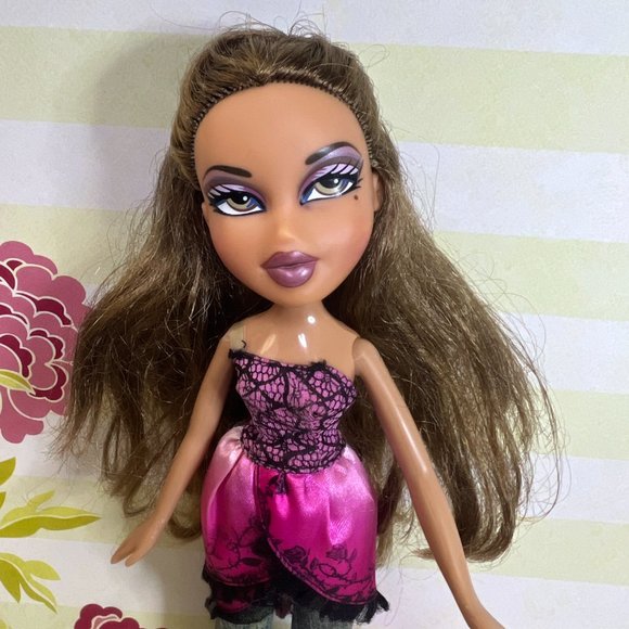 Vintage 2001 Bratz Yasmin Doll Long Brown Hair Hazel Eyes - Picture 6 of 12